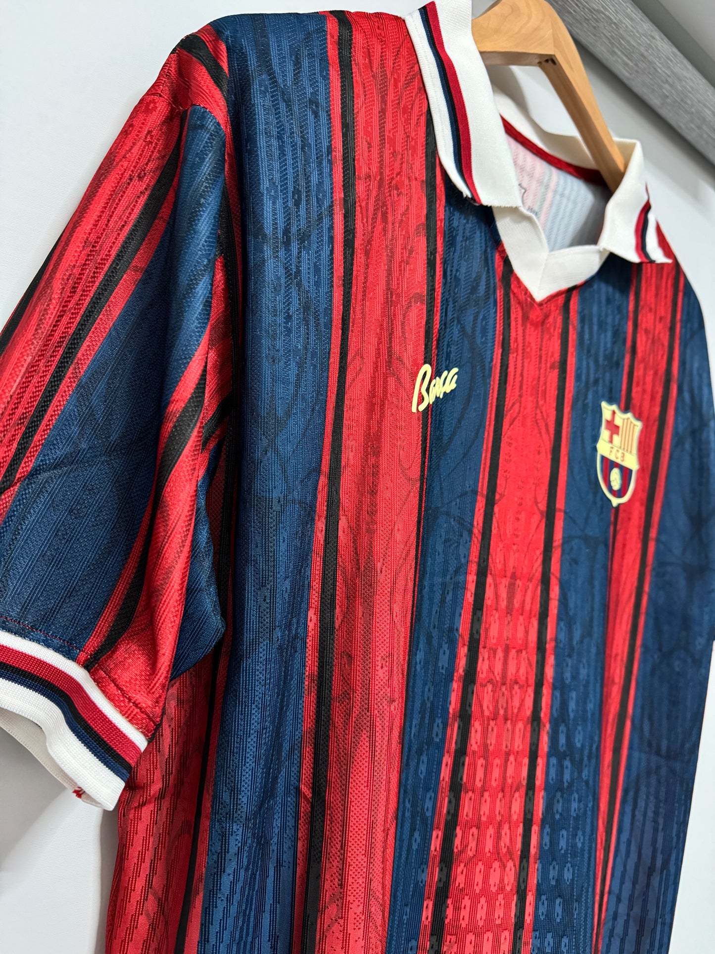 Camiseta FC Barcelona Lifestyle – Versión Player Edición Especial 125 Años